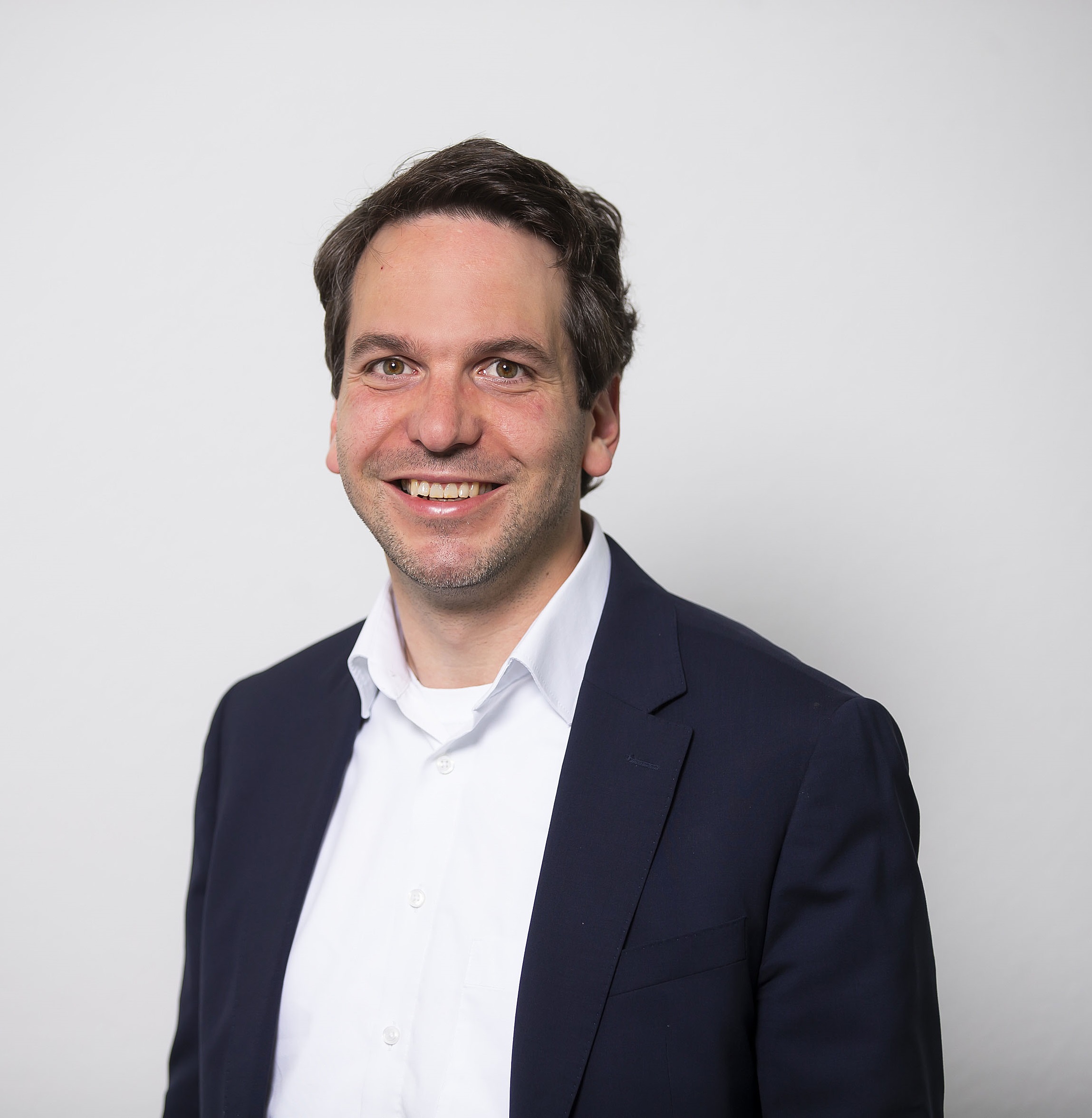 Dr. Nicolas Apitzsch Dr. Nicolas Apitzsch